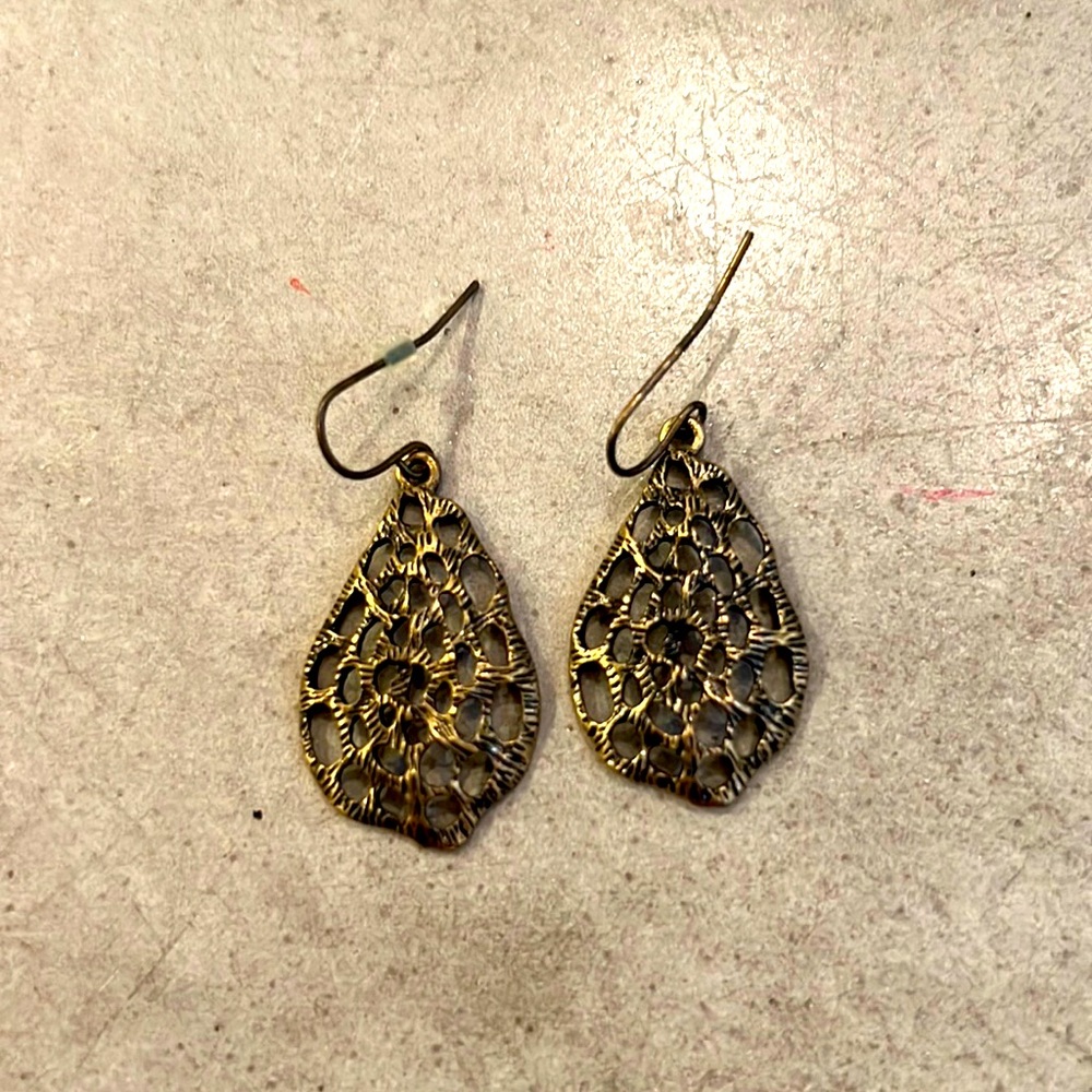Black and brass color open weave earrings